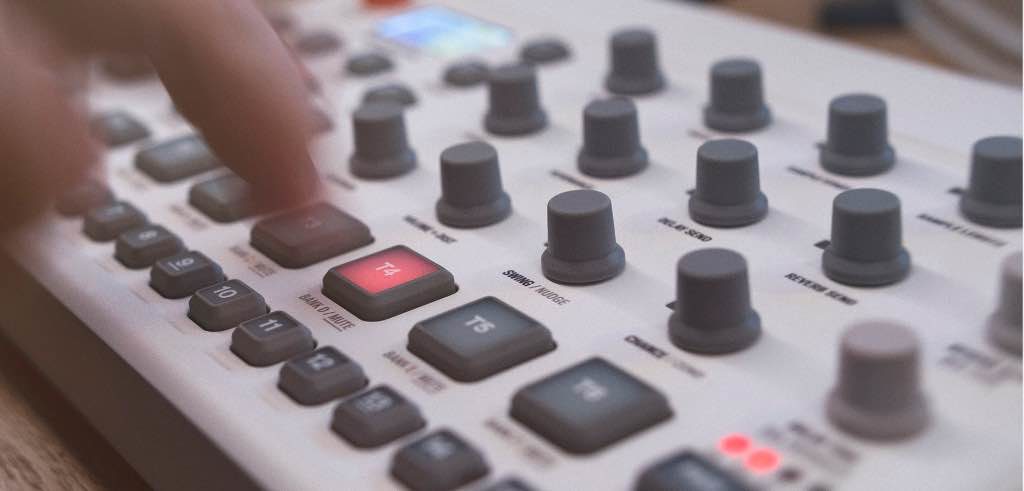 Elektron Model Samples soundwave synth hardware poly strumenti musicali