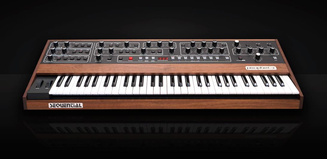 Sequential Prophet-5 hardware sintetizzatore synth music producer dave smith strumenti musicali