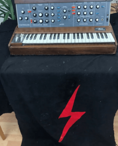Bowie Minimoog wood case plus bowie red zigzag clothe david bowie tour in vendita news reverb smstrumentimusicali