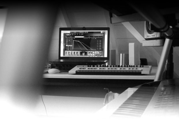 Arturia V-Collection 7 bundle software virtual instrument synth midiware strumenti musicali