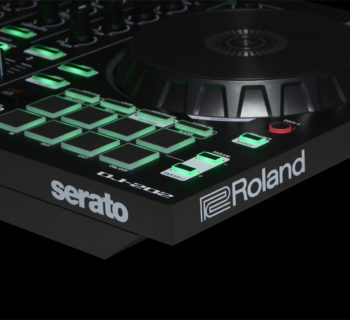 Roland DJ-202 hardware controller dj console test strumenti musicali