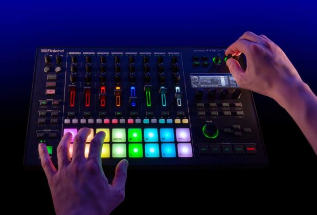 Roland MC-707 dj producer groovebox groove live perform strumenti musicali