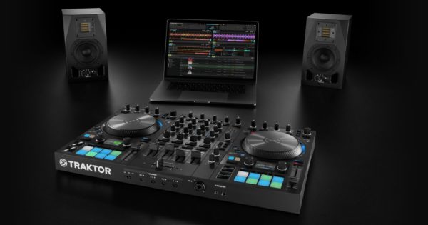 Native Instruments Traktor Kontrol S4 mk3 controller console dj test midi music strumenti musicali