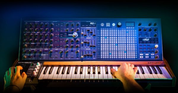 Arturia MatrixBrute synth hardware sintetizzatore update aggiornamento firmware midiware