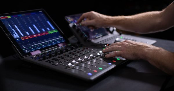 Avid S1 superficie di controllo surface control daw software hardware soundwave audiofader