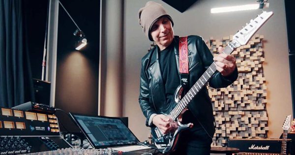 Ik Multimedi Joe Satriani chitarra guitar software mogar strumenti musicali