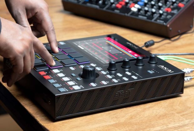 AKAI MPC One controller producer player dj live studio hardware digital eko music group strumenti musicali
