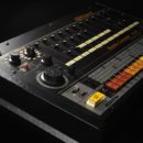 Roland TR-808 rhythm composer drum machine hardware music producer strumenti musicali