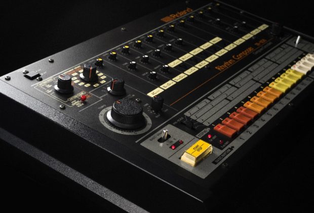 Roland TR-808 rhythm composer drum machine hardware music producer strumenti musicali