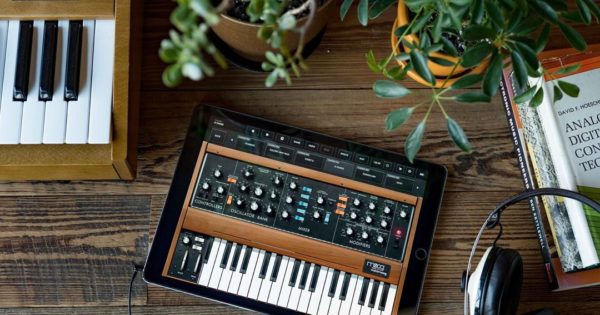 Moog minimoog app synth virtual free gratis soft app ipad iphone strumenti musicali