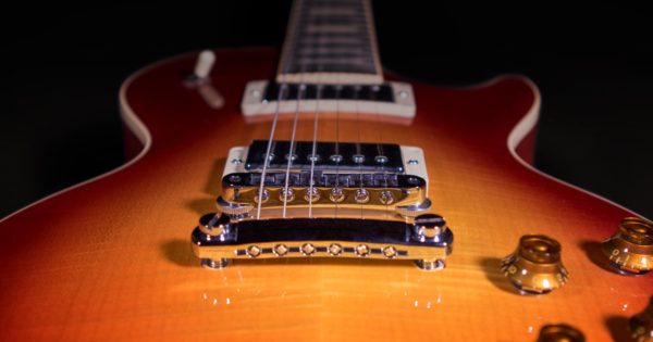 Native Instrument Session Guitarist – Electric Sunburst Deluxe chitarra guitar elettrica electric midi music strumenti musicali