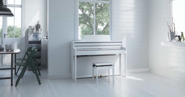 Roland HP704 digital piano home strumenti musicali