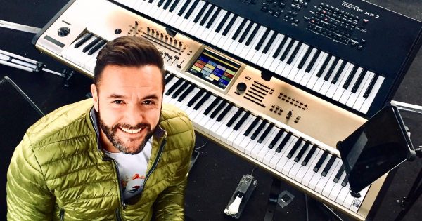 JACOPO CARLINI tastiera rai mediaset sanremo live intervista riccardo gerbi sturmenti musicali smandfriends korg piano keyboard