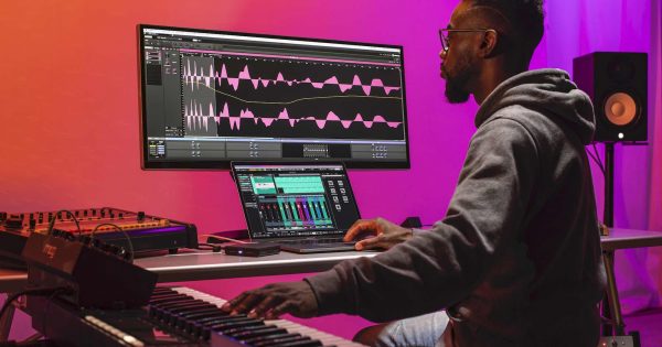 Steinberg Backbone plug-in audio pro resynth drums strumenti musicali producer