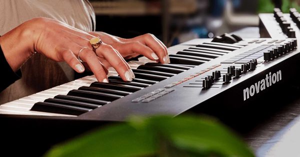 Novation Launchkey mk3 controller midi hardware tastiera producer midiware music ableton strumenti musicali