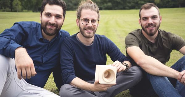 VAIA cassa acustica legno wood amplificatore passivo diffusore acustico trentino dolomiti smartphone audio audiofader ecosostenibilità Giuseppe Addamo Federico Stefani Paolo Milan