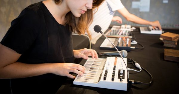 Arturia MicroFreak Vocoder Edition sequencer editor review synth digital preset hardware midi controller sound software oscillator keyboard microfono mic midi strumenti musicali midiware