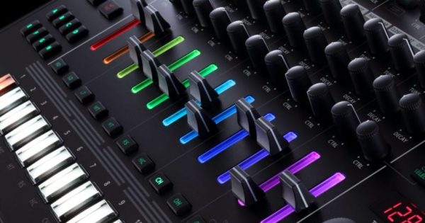 Roland TR-8s drum machine 808 909 rhythm performer composer producer dj strumenti musicali