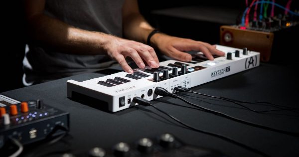 Arturia KeyStep 37 midi controller tastiera keyboard keylab music producer prezzo midiware strumenti musicali