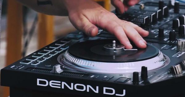Denon DJ virtual software hardware player performance live strumenti musicali