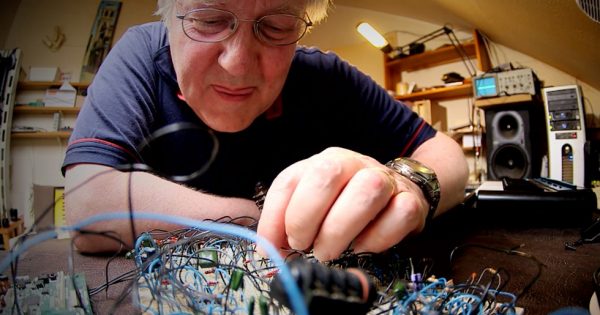 Chris Huggett synth hardware WASP novation bass station strumenti musicali attualità