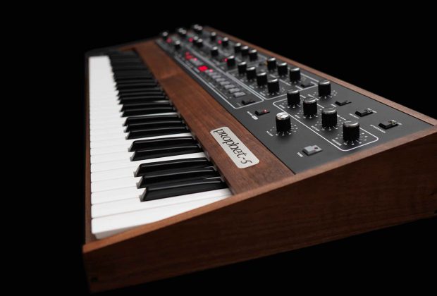 Sequential Prophet-5 hardware sintetizzatore synth music producer dave smith strumenti musicali