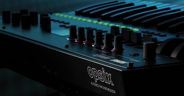 Korg opsix altered FM synth sintetizzatore hardware algam eko strumenti musicali