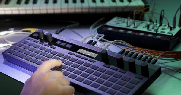 Korg SQ-64 sequencer producer hardware controller prezzo algam eko strumenti musicali
