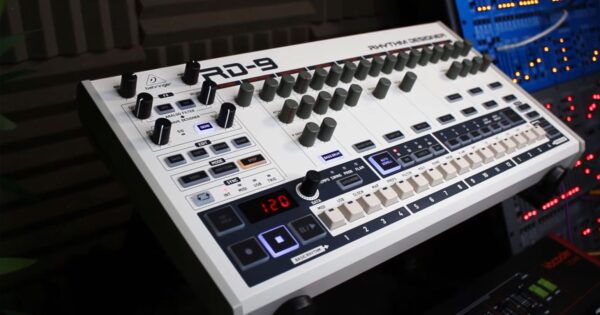 Behringer RD-9 tr909 rhythm designer roland drum machine hardware producer music price prezzo news novità strumenti musicali