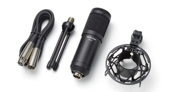 Tascam TM-70 voice over microfono dinamico broadcast podcast recording studio hardware aeb distribuzioni strumenti musicali