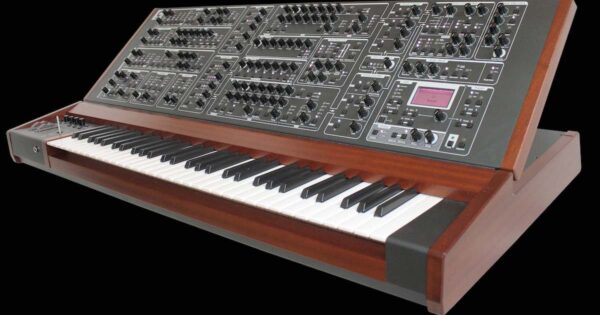 Schmidt Eightvoice Polyphoniv Synthesizer synth hardware sintetizzatore strumenti musicali