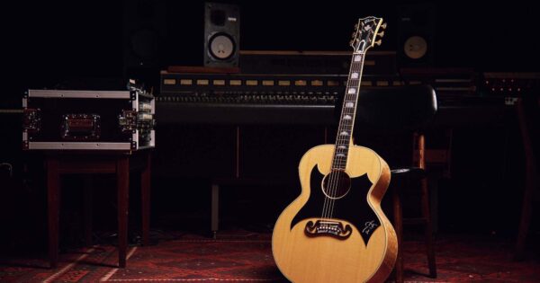 Gibson SJ-200 Tom Petty chitarra acustica custom artist strumenti musicali