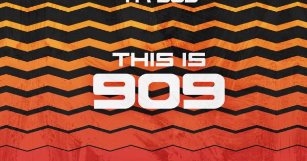 RolandCloud this is TR-909 roland drum machine software daw strumenti musicali