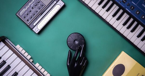 Artiphone Orba midi controller app mobile synth hardware midiware strumenti musicali
