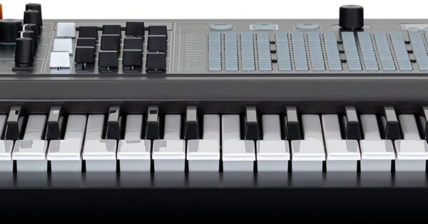 Arturia MatrixBrute Noire edition synth sintetizzatore hardware tastiera keyboard midiware strumentimusicali
