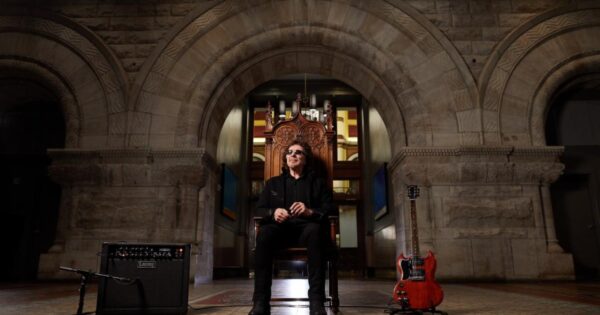 Gibson Tony Iommi SG Special chitarra elettrica signature diavoletta black sabbath ozzy osbourne strumentimusicali p90