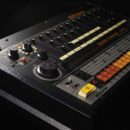 Roland TR-808 drum machine virtual instrument plug-in audio producer rolandcloud strumentimusicali
