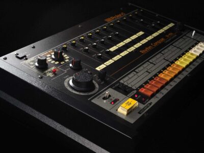 Roland TR-808 drum machine virtual instrument plug-in audio producer rolandcloud strumentimusicali