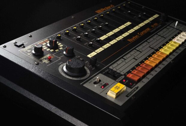 Roland TR-808 drum machine virtual instrument plug-in audio producer rolandcloud strumentimusicali