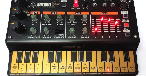Behringer Saturn Soul roland jupiter8 synth mini sintetizzatore hardware strumentimusicali