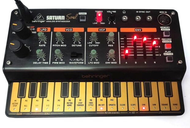 Behringer Saturn Soul roland jupiter8 synth mini sintetizzatore hardware strumentimusicali
