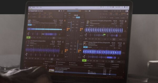 NI Traktor Pro Plus dj abbonamento sample producer software midimusic strumentimusicali