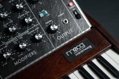 Minimoog Model D synth sintetizzatore hardware analog midiware strumentimusicali keyboard tastiera