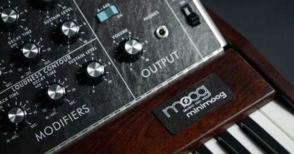 Minimoog Model D synth sintetizzatore hardware analog midiware strumentimusicali keyboard tastiera