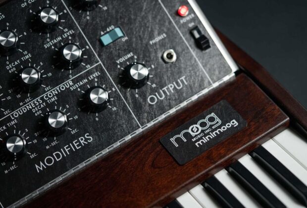 Minimoog Model D synth sintetizzatore hardware analog midiware strumentimusicali keyboard tastiera