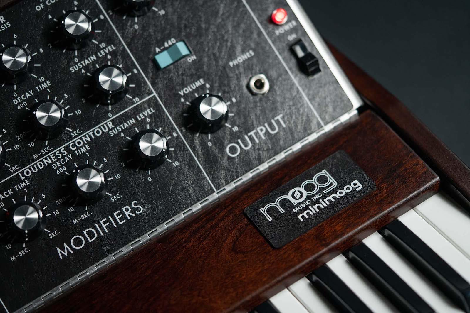 Minimoog Model D, ripresa la produzione del primo synth portatile al mondo
