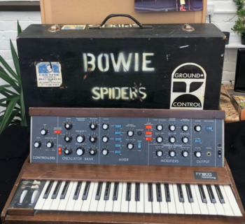 Bowie Minimoog wood case plus bowie red zigzag clothe david bowie tour in vendita news reverb smstrumentimusicali