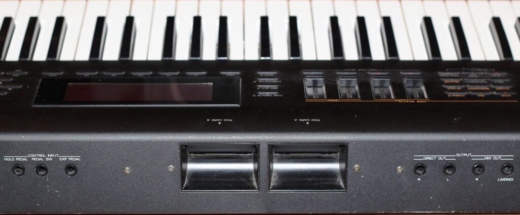 roland d-70