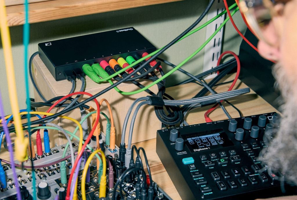 Elektron Outbox 8, Overbridge, Digitakt, Digitone, Syntakt, DAWless, CV Gate, drum machine, sintetizzatori