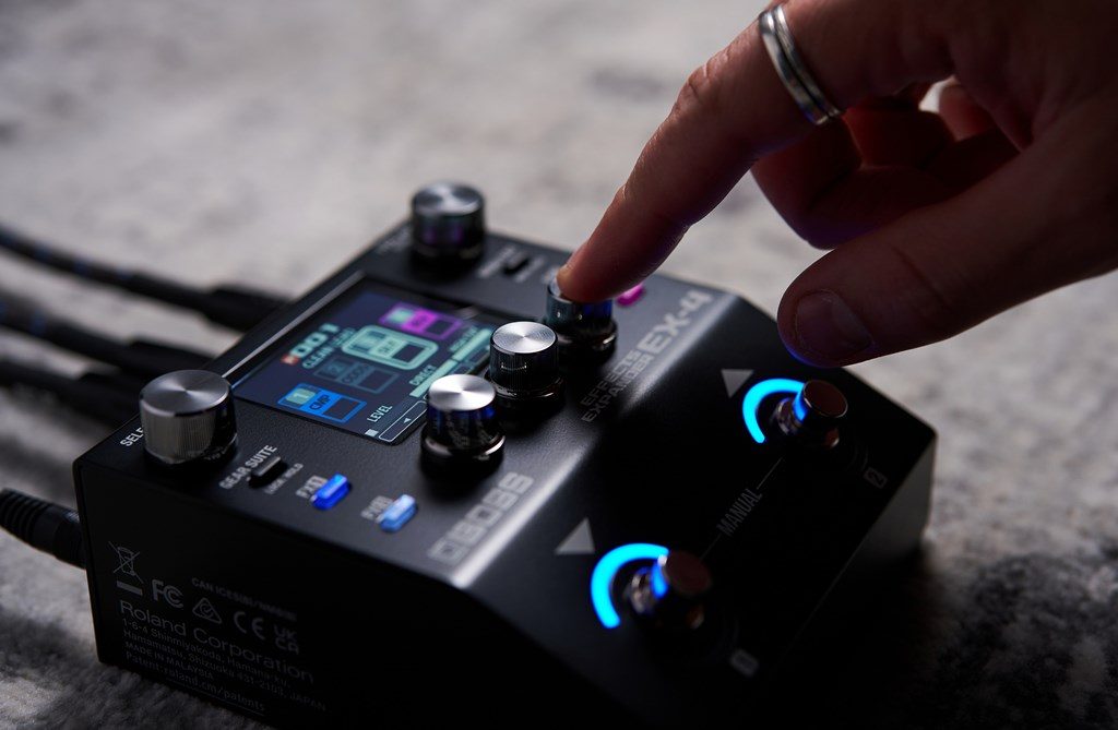 BOSS EX-4, Effects Expander, effetti chitarra, pedalboard, multieffetto, effetti BOSS, MIDI, pedali chitarra